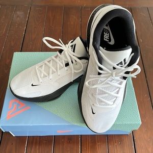 Nike Zoom Freak 4 TB. Court shoes.
